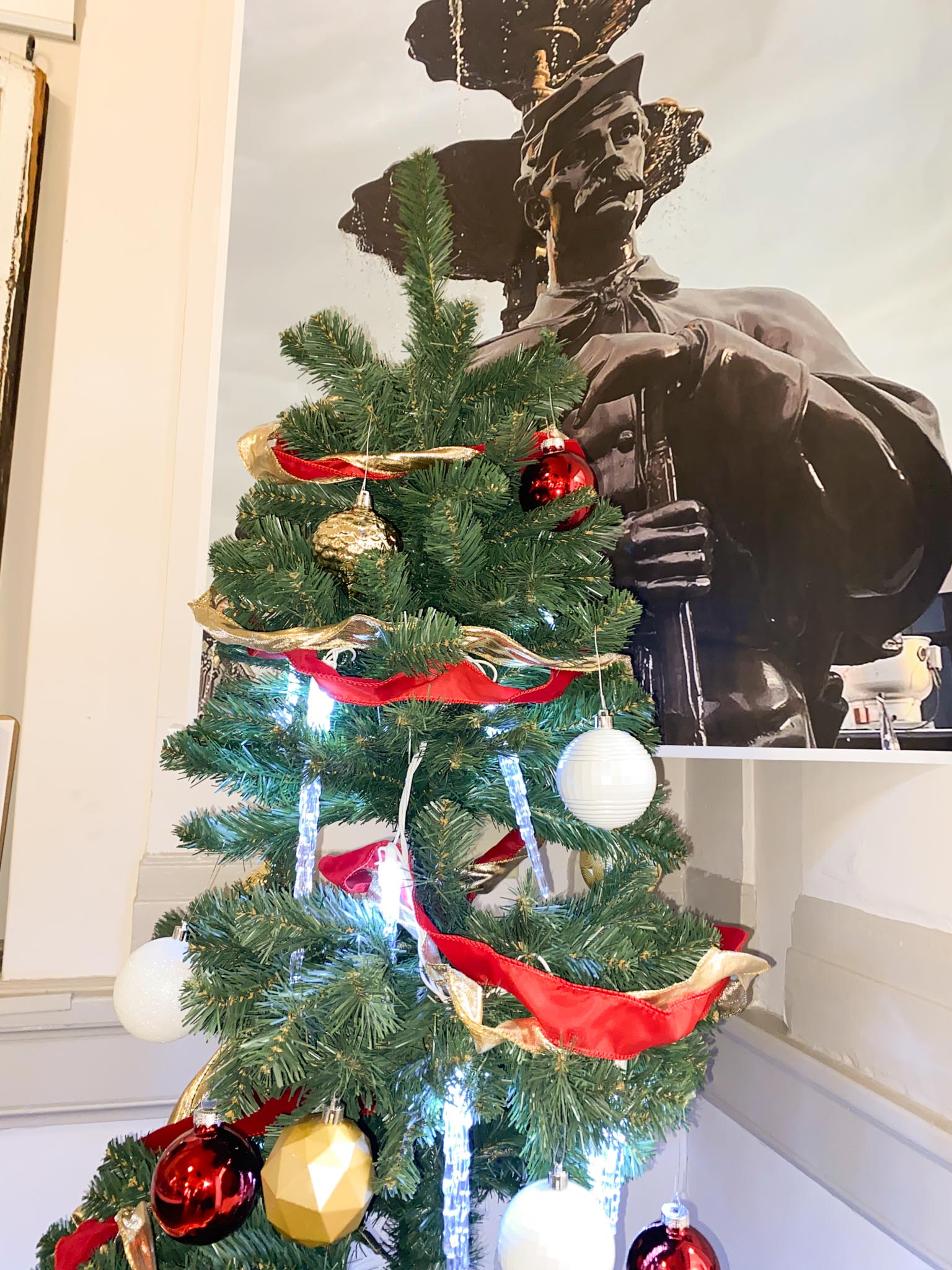 Tree (28) News Talk 103.7 Tree at Festival of Trees