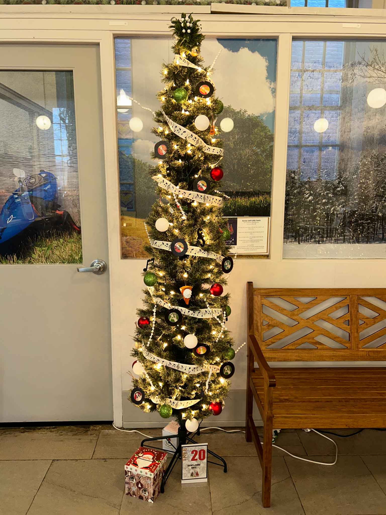 tree-fot (20) Cathy & Kenny Goetz Tree at Festival of Trees